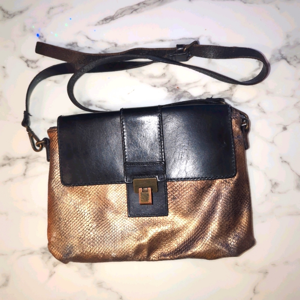👜Liebeskind Metallic Snake Leather Crossbody Purse